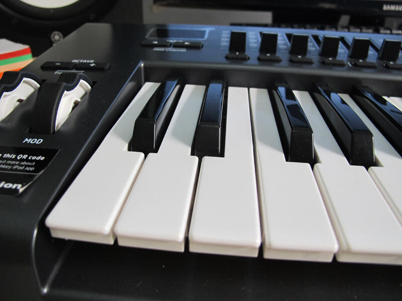 MIDI CONTROLLER - Novation Launchkey 49 + Novation Gigbag | 2nd like new!