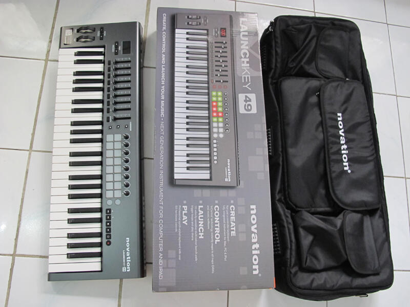 MIDI CONTROLLER - Novation Launchkey 49 + Novation Gigbag | 2nd like new!