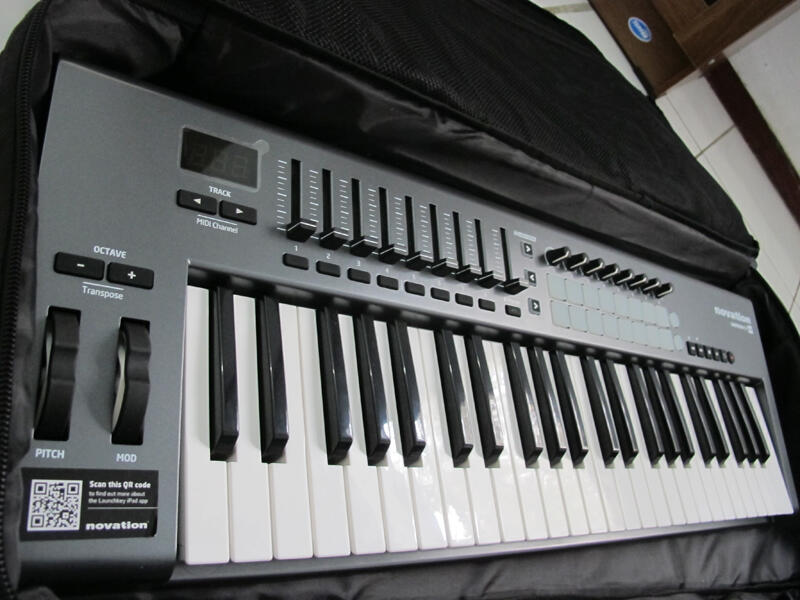 MIDI CONTROLLER - Novation Launchkey 49 + Novation Gigbag | 2nd like new!