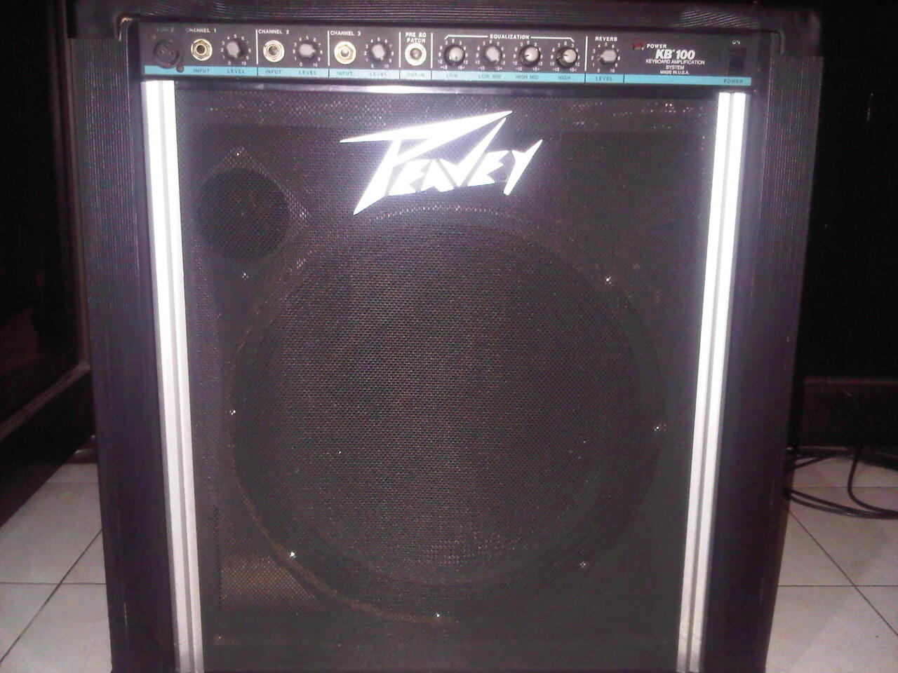 AMPLY PEAVEY KB 100 MADE IN USA KONDISI 97%
