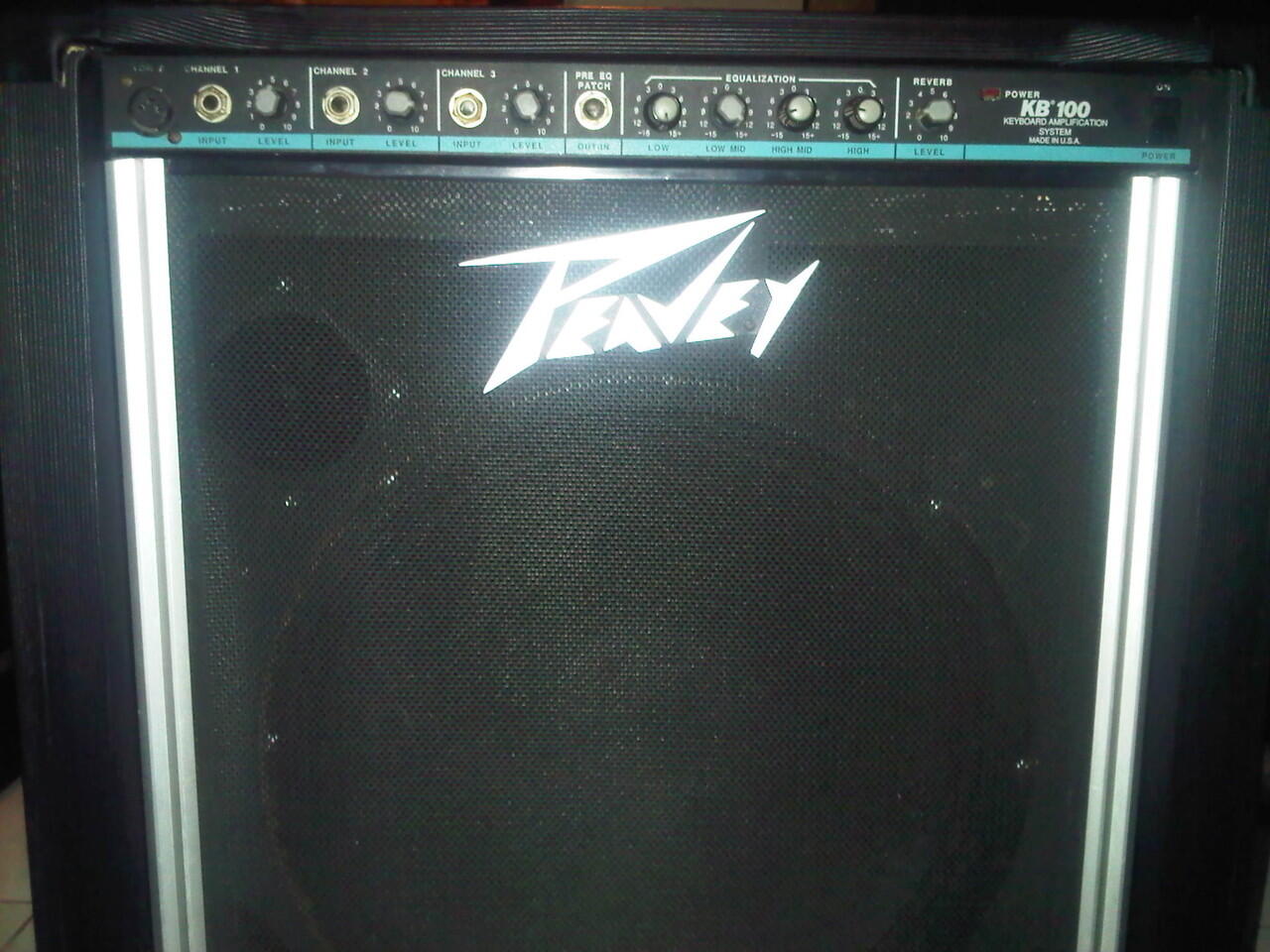 AMPLY PEAVEY KB 100 MADE IN USA KONDISI 97%