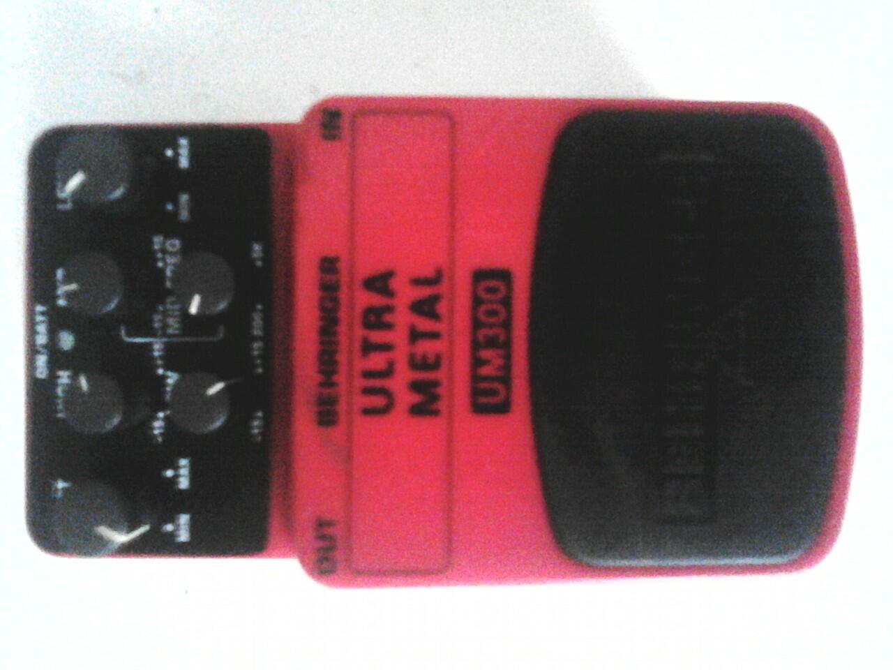 Efek Behringer UM300 (Ultra Metal) dan VD400 (Vintage Delay)