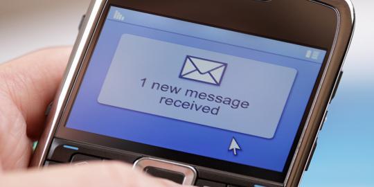 Tips mengetahui ciri-ciri penipu lewat SMS dan email