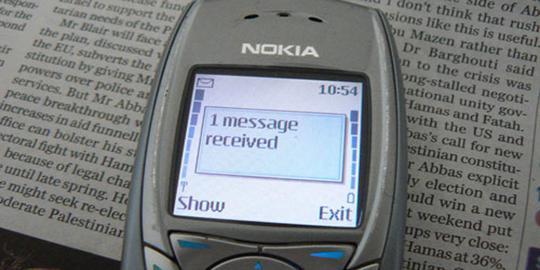 Tips mengetahui ciri-ciri penipu lewat SMS dan email