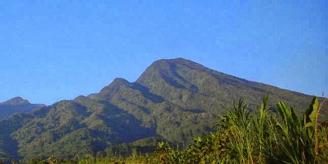 5 Gunung Misteri di Indonesia &#91;Jangan Macem2 disini gan&#93; SERIUS !!!