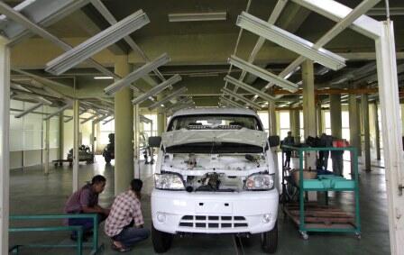 Mantap...Gedung Tempat Perakitan Mobil Esemka Sekarang Jadi Kandang Sapi!!!