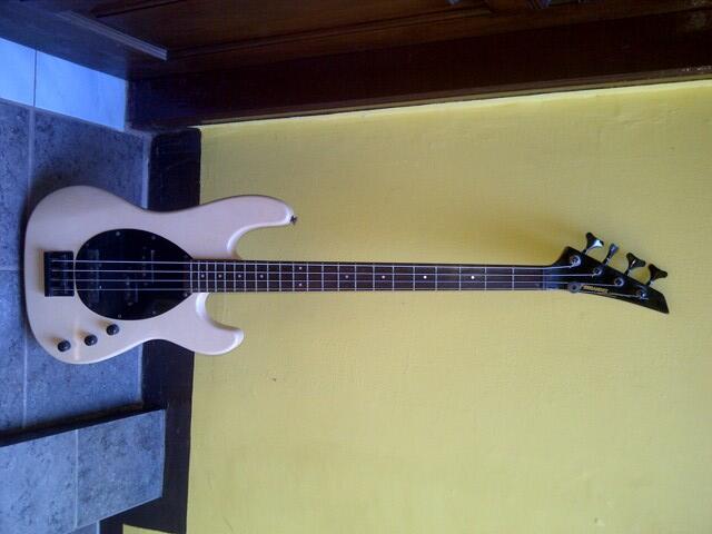 BASS : IBANEZ GIO 4STR, 5 STR, WASHBURN, FERNANDEZ, PRINCE 500RB