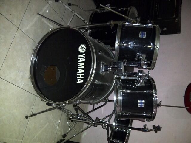 DRUM YAMAHA CUSTOM MODEL STAGE CUSTOM
