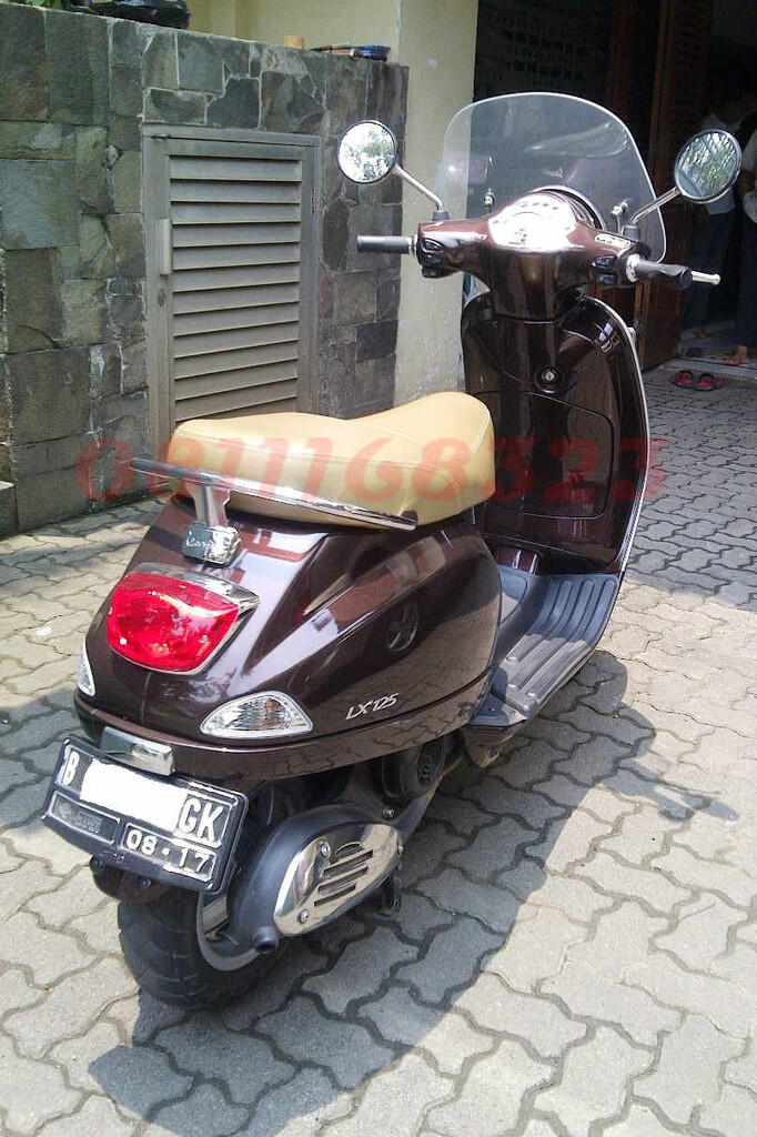 Terjual dijual Vespa  LX 125 2021 warna  coklat  metalik 