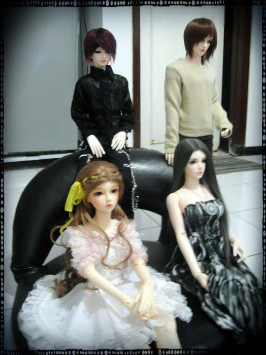 BALL-JOINTED DOLLS - SUPER DOLLFIE, anyone know?