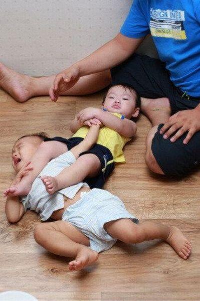 Orang Bilang Bayi itu Lucu...coba lihat ini..!