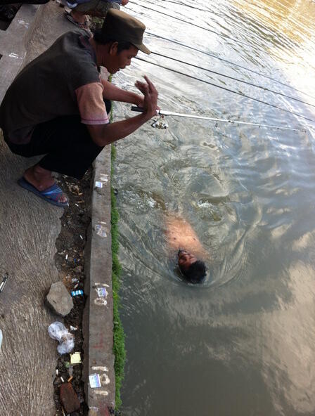Penampakan siang-siang waktu mancing di Kolam Harian Lele..No Sotoshop!