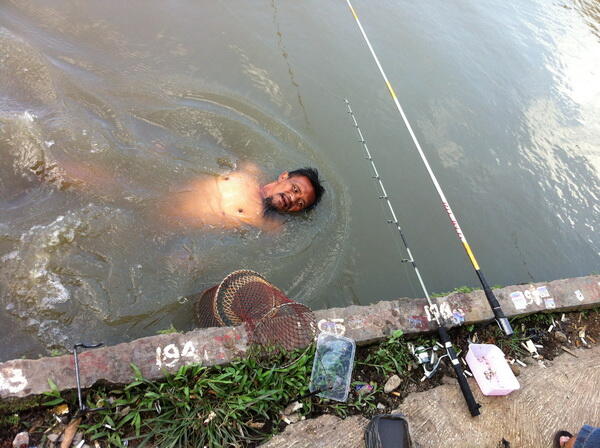 Penampakan siang-siang waktu mancing di Kolam Harian Lele..No Sotoshop!