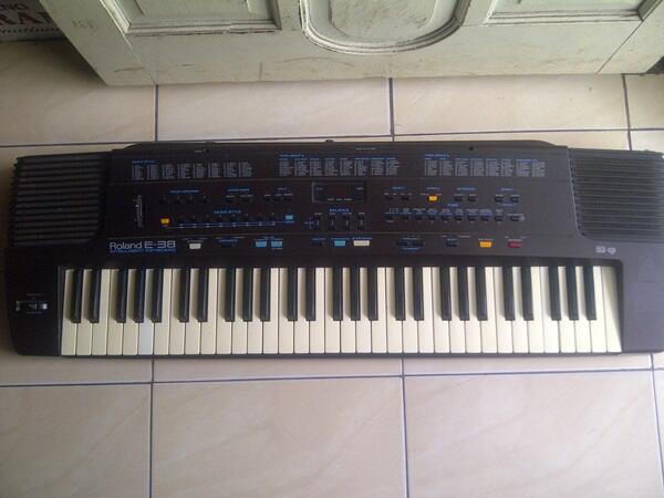 Keyboard Roland E 38, muluss, normal