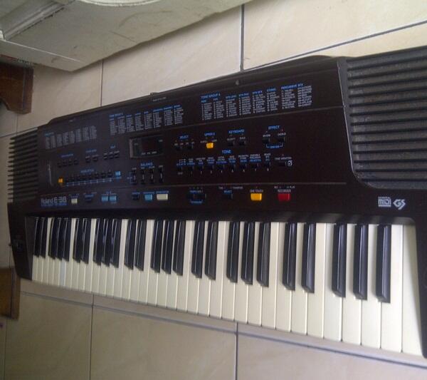 Keyboard Roland E 38, muluss, normal