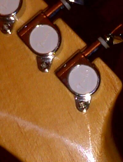 FENDER STRATOCASTER WHITE REPLIKA CHINA Crafted