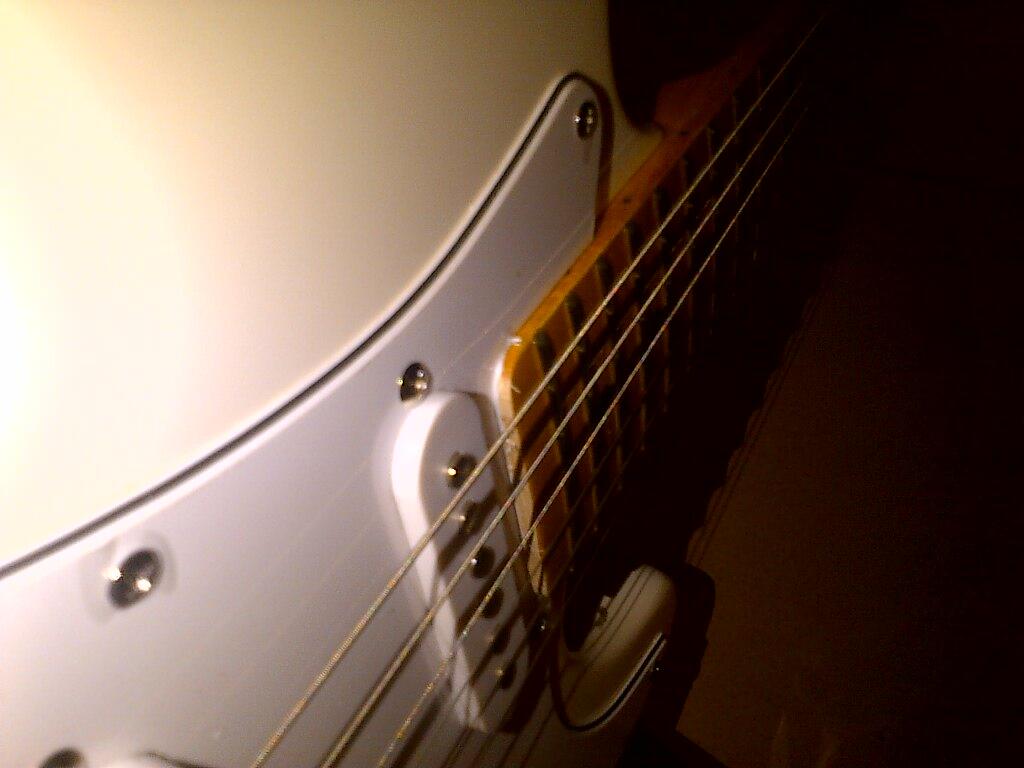 FENDER STRATOCASTER WHITE REPLIKA CHINA Crafted