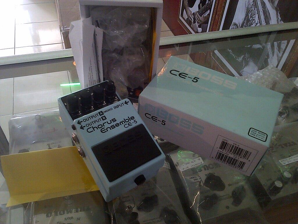 Efek Gitar Boss Chorus Ensemble CE-5