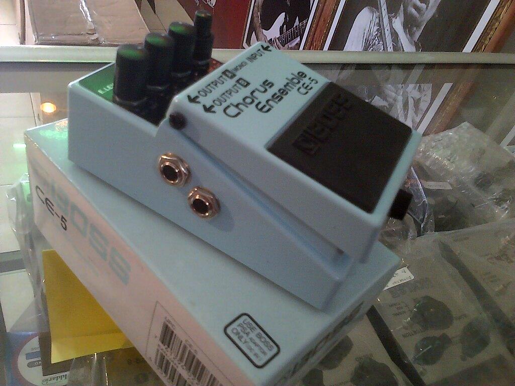 Efek Gitar Boss Chorus Ensemble CE-5