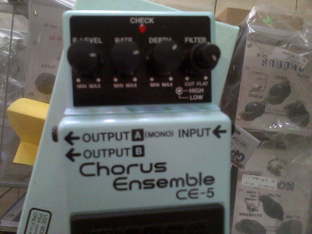 Efek Gitar Boss Chorus Ensemble CE-5
