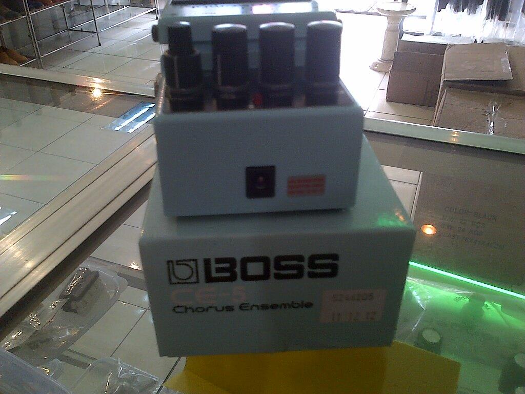 Efek Gitar Boss Chorus Ensemble CE-5