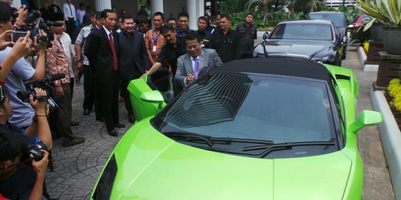Hotman Paris Pamer Lamborghini di Depan Jokowi