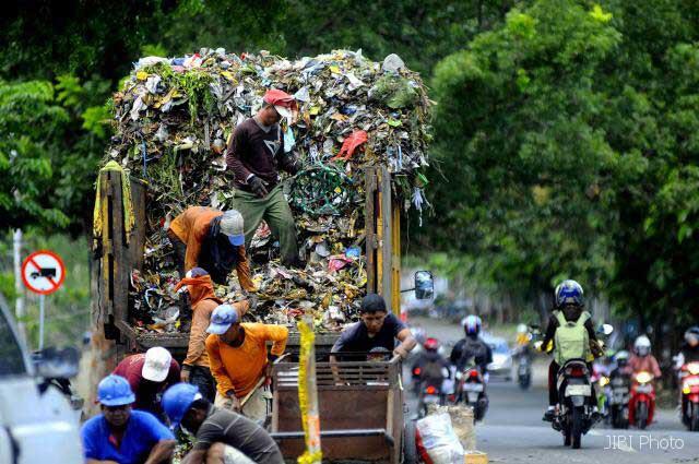 Rakyat kecil yang berjasa bagi kita semua!!