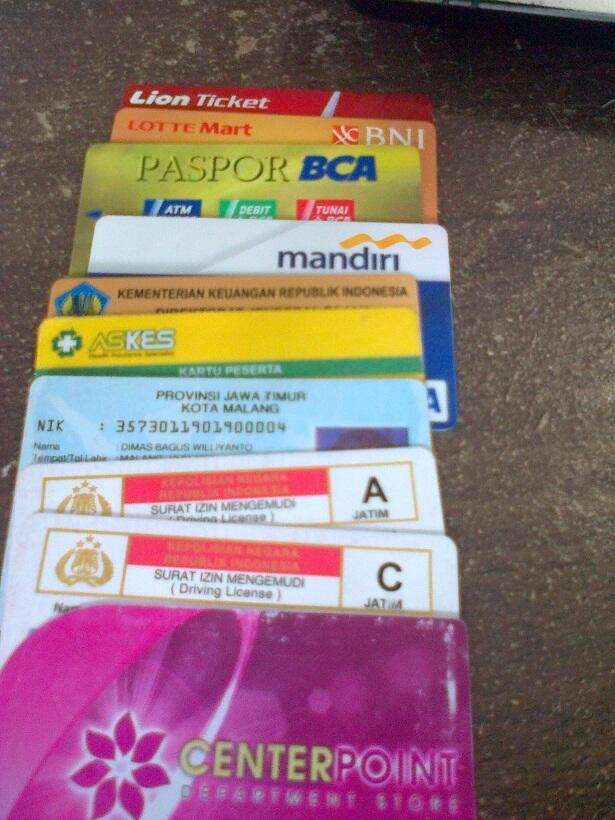 ►►►Seberapa Banyak kartu Di Dompet Agan ?◄◄◄