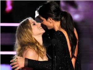 Lima Ciuman Kontroversial selebriti Hollywood