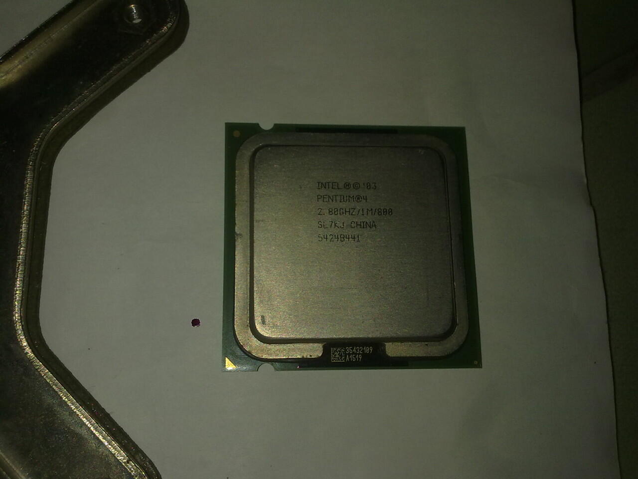 JUAL PENTIUM 4 - 520 2.88 GHZ + HEATSINK + KIPAS COOLER MASTER BONUS MOBO GIGABYTE