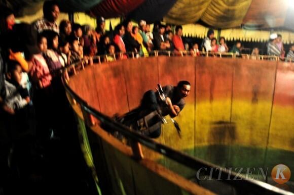 Tong edan, atraksi maut yang mulai tergerus waktu