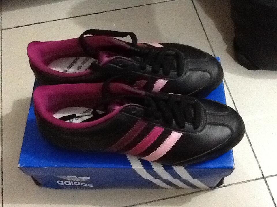 SEPATU CASUAL ADIDAS CEWEK 100% ORII!!! MURAH!!!