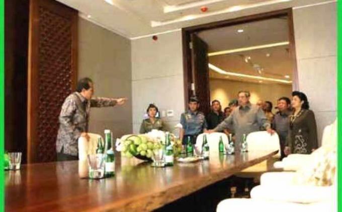FOTO DIDUGA CT TUNJUK2 PAK SBY GAN... GA MASUK RUGI..