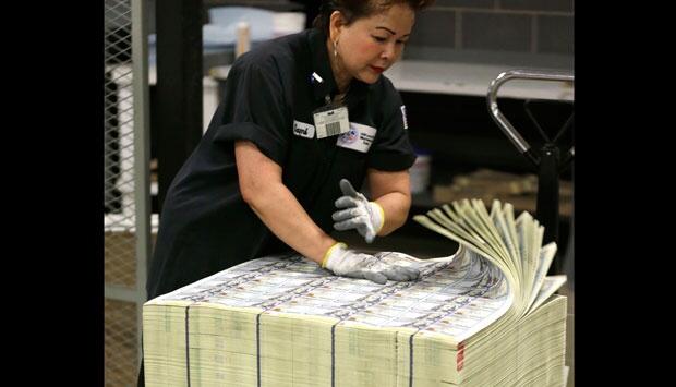 Penampakan Uang 100 dolar Amerika yang baru