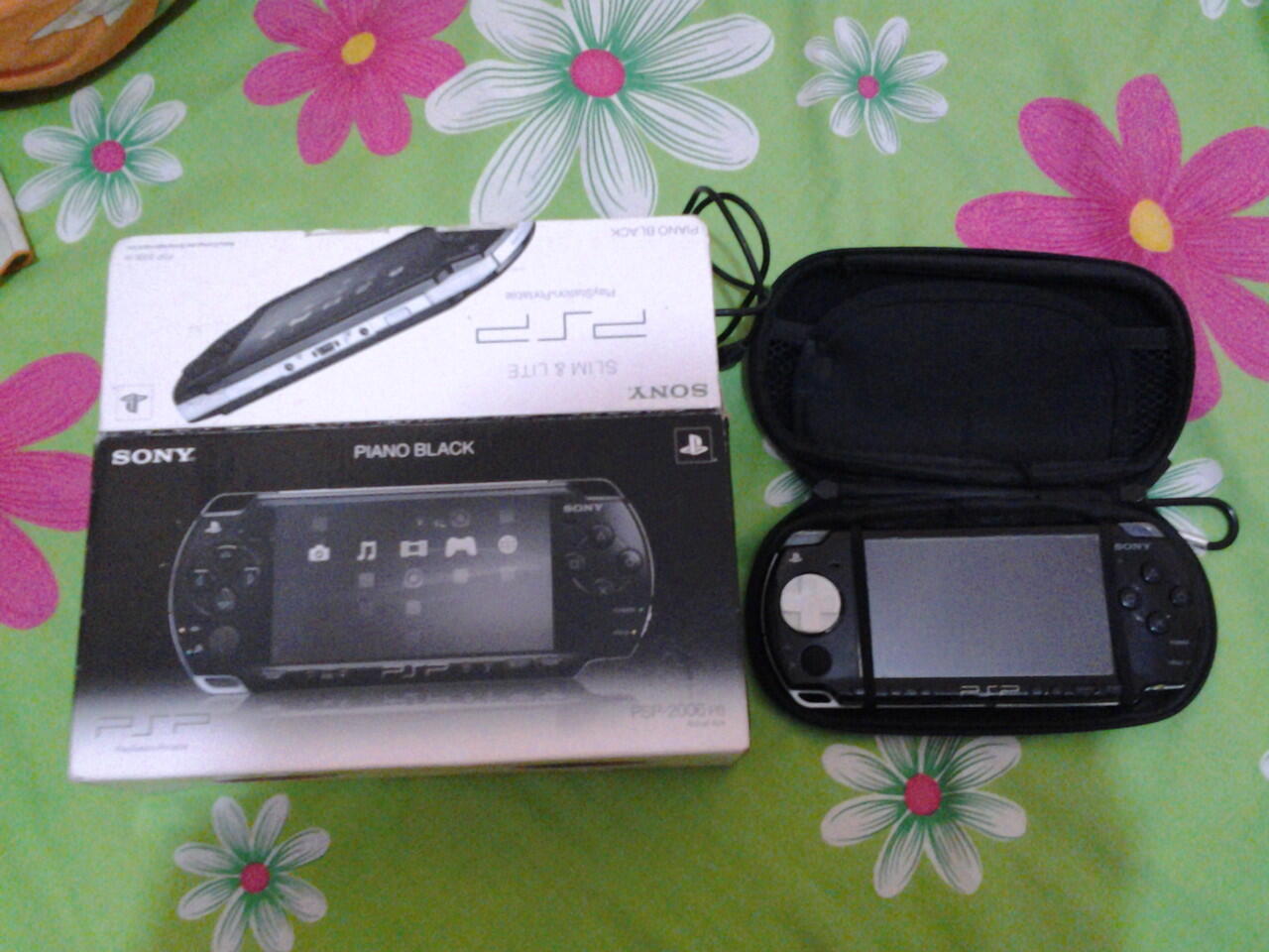 WTS - Sony PSP-2006 Piano Black Slim & Lite barang istimewa