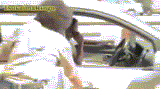 Kumpulan GIF Orang Jail. Dijamin ngakak (Masuk)