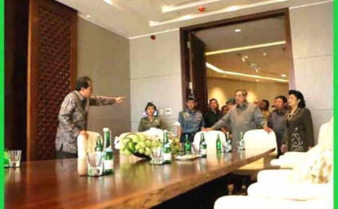 [HOT] Ada Foto Mirip Chairul Tanjung Marahi SBY