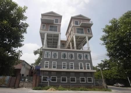 Tempat Unik dan Gila Ini Dibangun di Atas Atap! 