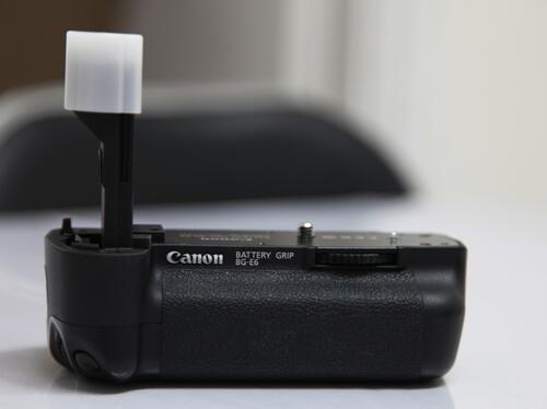| J U A L | Canon BG-E6 untuk 5D MK 2