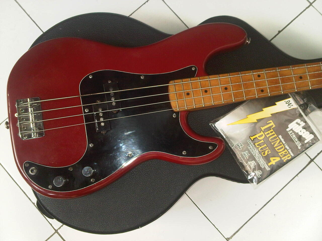 Squier Fender Precision Made in Korea tahun 1994 Sound Ganaaas Mantaaap !!!