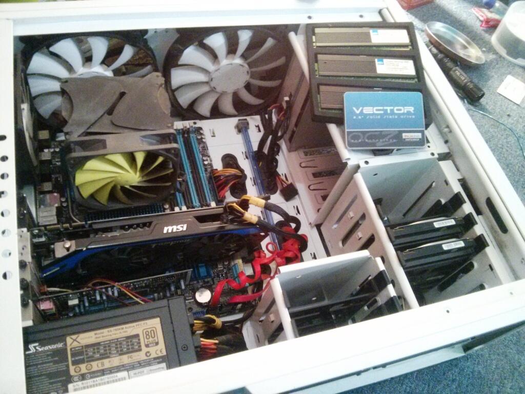 MSI GTX 670 Power Edition OC+SEASONIC X-760W+Team Xtreem LV DDR3 2000 12