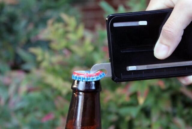 Casing iPhone Pisau ‘Swiss Army’ Membuat iPhone Menjadi Alat Serba Guna
