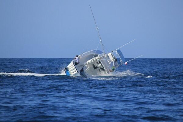 Boat tenggelam di tarik MARLIN...