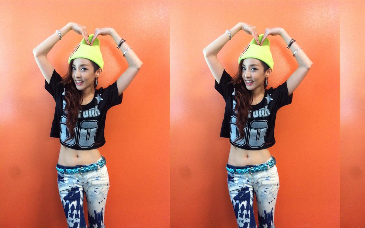 Abs Female Kpop Group (2NE1)