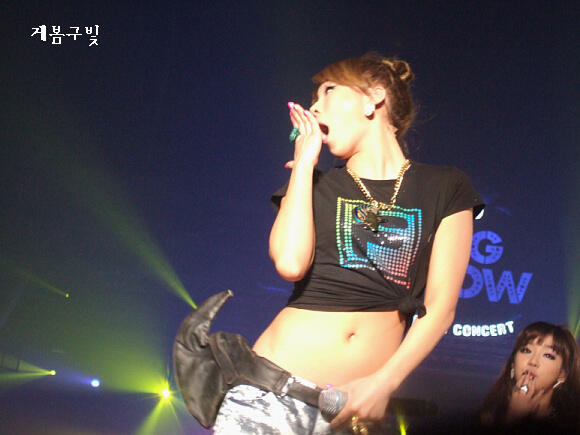 Abs Female Kpop Group (2NE1)