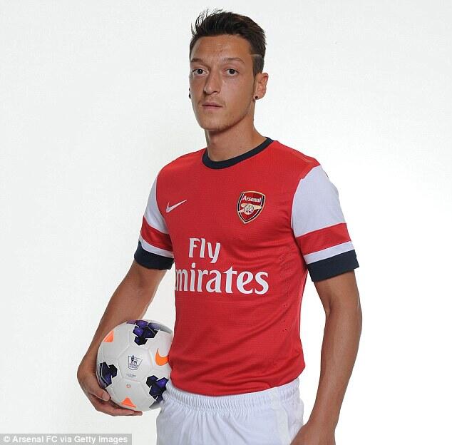 Dengan Kekuatan Doa, Ozil Dapat Membuat Kawannya Terbang