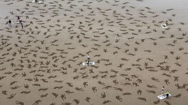 9.000 Gambar Manusia di Pasir Untuk Memperingati D-day di Normandia