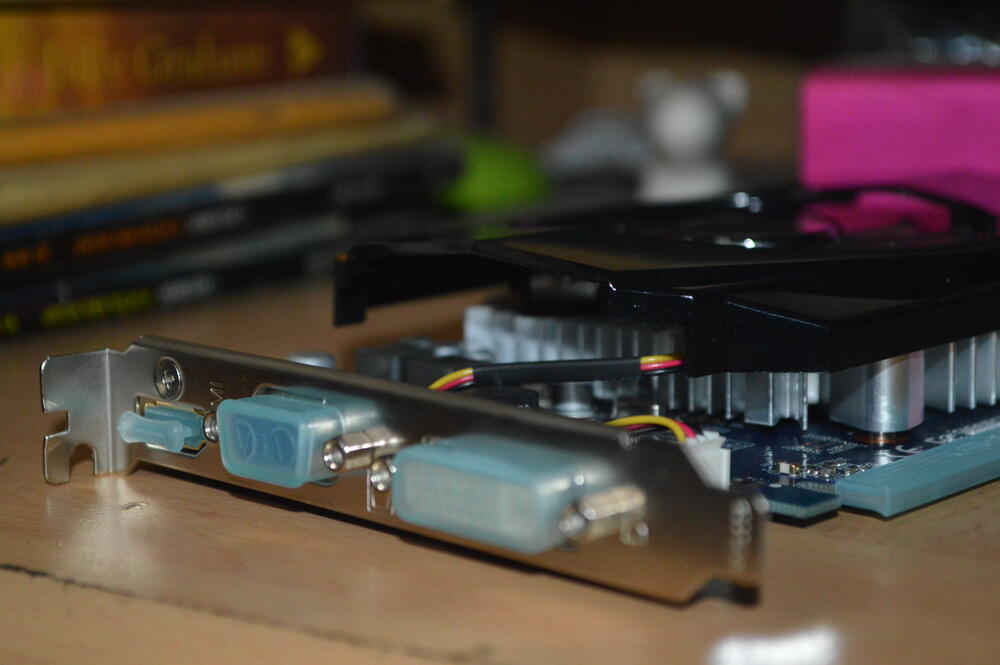 VGA GIGABYTE GT420 2GB DDR3 128BIT FULSET LIKE NEW