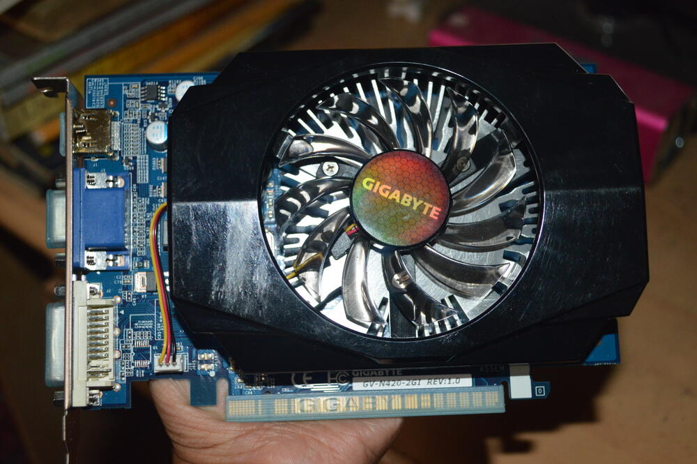VGA GIGABYTE GT420 2GB DDR3 128BIT FULSET LIKE NEW