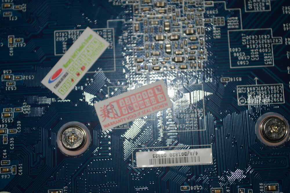 VGA GIGABYTE GT420 2GB DDR3 128BIT FULSET LIKE NEW